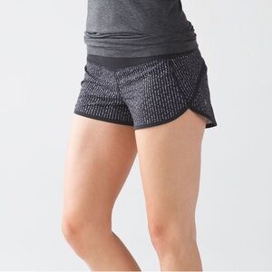Lululemon Speed Short
Pinstripe Black White / Black